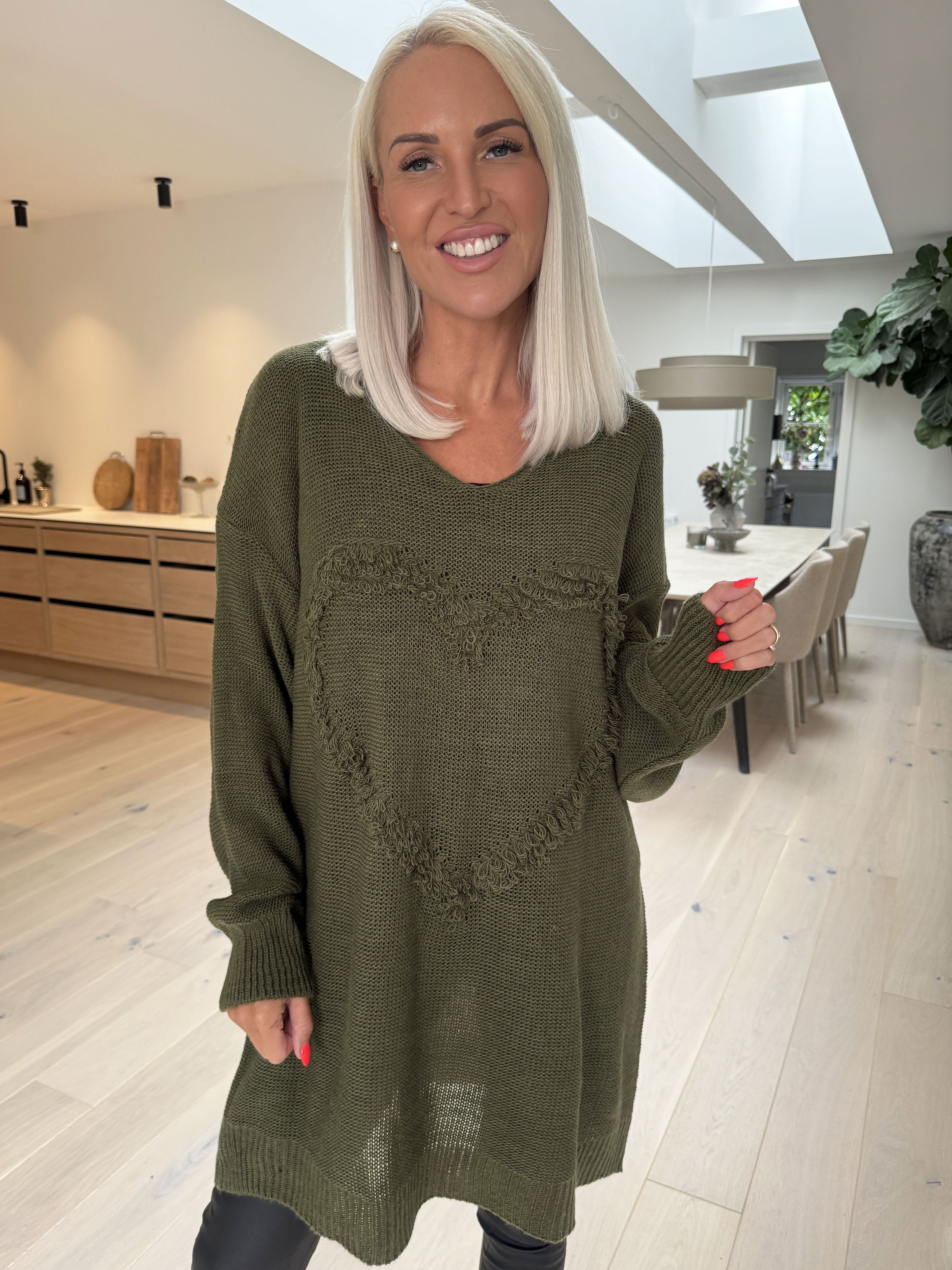 Annalise - Stickad klänning med hjärtfront